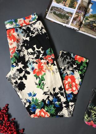 Стрейчевые брюки с цветочным принтом3 фото