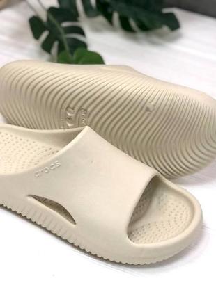 Шлепанцы crocs mellow slide bone молочний женские мужские шлепанцы слайдеры унисекс2 фото