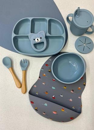 Набор детской силиконовой посуды для прикорма на присосках для мальчика (тарелка на присоске,слюнявчик і тд.)6 фото
