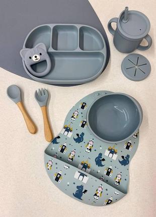 Набор детской силиконовой посуды для прикорма на присосках для мальчика (тарелка на присоске,слюнявчик і тд.)1 фото