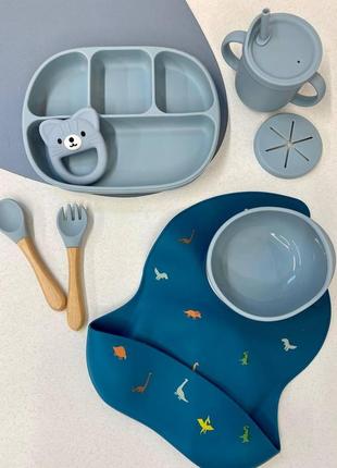 Набор детской силиконовой посуды для прикорма на присосках для мальчика (тарелка на присоске,слюнявчик і тд.)1 фото