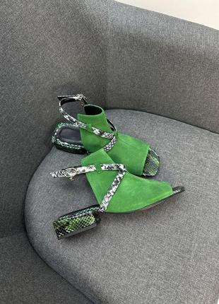 Зелені замшеві босоніжки з невеликим каблуком багато кольорів2 фото