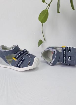 Босоніжки для малюків хлопчику закриті босоніжки