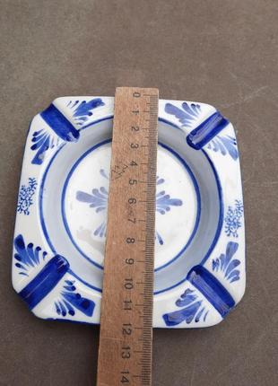 Фарфоровая попельничка.