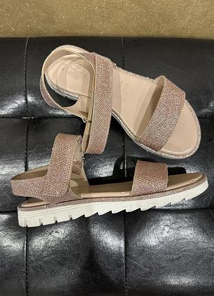 Босоножки жен