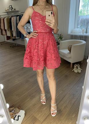 Шикарное  малиновое платье из кордового кружева .р.s