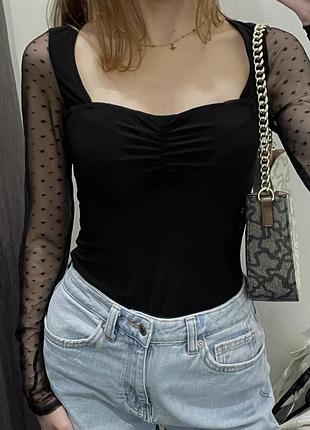 Очень красивый топ с прозрачными рукавами в сеточку