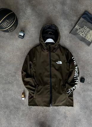 Топова вітровка tnf
