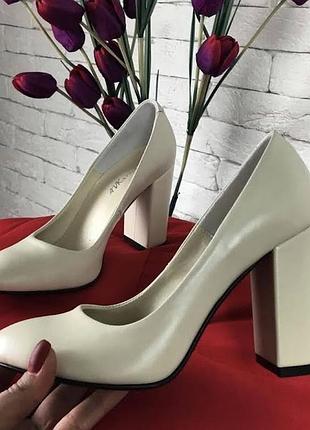 Туфлі шкіряні бежеві на високому калуку 9см