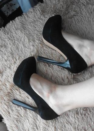 Итальянские черные туфли замшевые на высоком каблуке5 фото