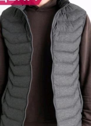 Жилетка чоловіча з капюшоном