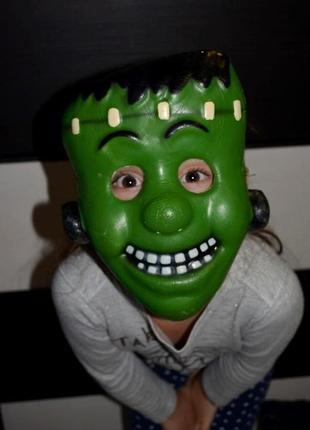 Фірмова карнавальна маска на хелловін монстр франкенштейн монстр з болтами в шиї