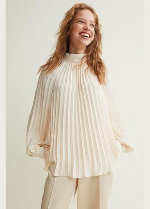 H&m ніжна блуза пліссе в складку кремова біла розширена вільний крій комір стійка