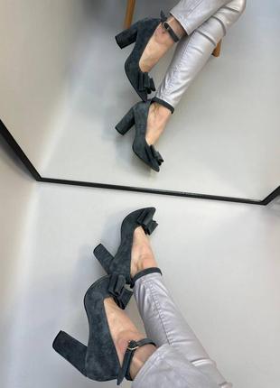 Стильні туфлі лодочки з італійської шкіри та замші жіночі на шпильці3 фото