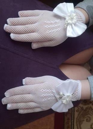 Перчатки в сетку красивые детские под платье белые3 фото