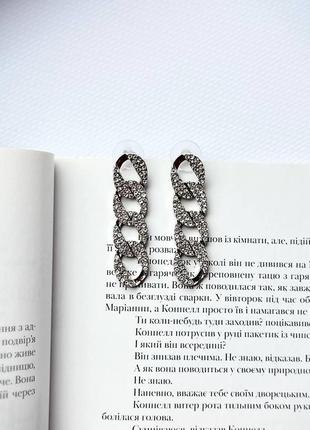 Сережки жіночі підвіски сяйливі у каменях сріблясті у формі плетіння7 фото