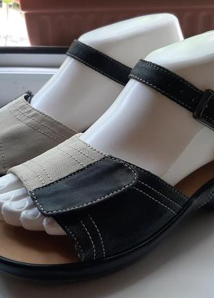 Фірмові шкіряні босоніжки sсholl.