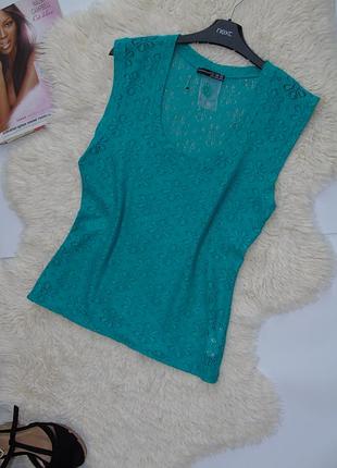 Зеленая кружевная футболка