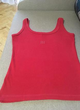 Красная маечка