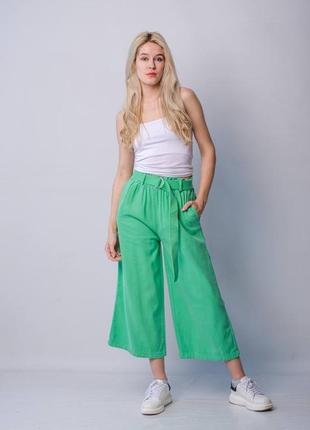 Зеленые джинсовые кюлоты