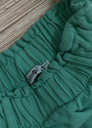 Зеленые джинсовые кюлоты