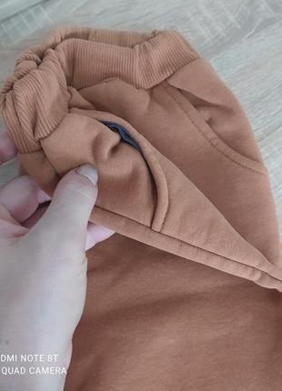 Коричневі штани