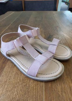 Очень красивые босоножки 20см