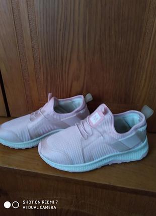 Кроссовки р.35 2