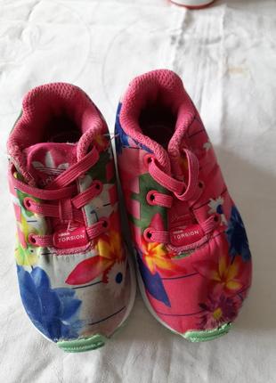 Кросівки для дівчинки.