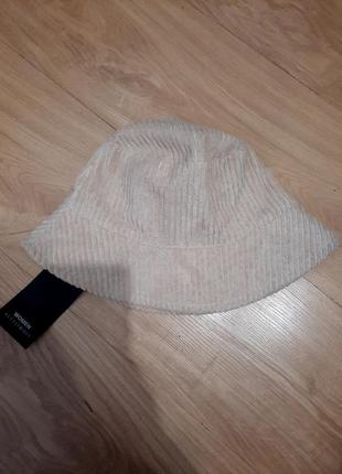 Стильний, дешевий капелюшок, кепка