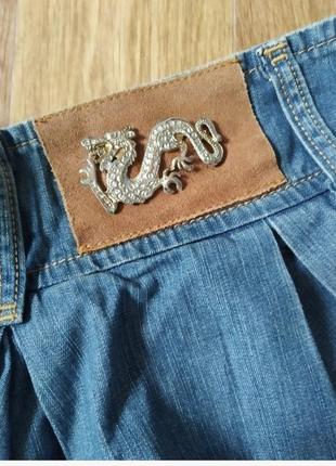 Джинсовая мини юбка - шорты с драконом6 фото