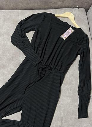 Черный трикотажный комбинезон в рубчик от boohoo🙌🏻