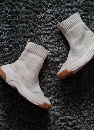 Легкие сапоги zara, легкие кроссовки zara, легкое кроссовки zara