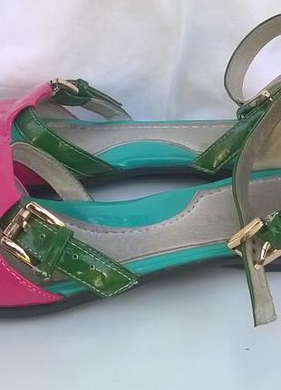 Босоножки нарядные кожа р.34(стелька 21см)