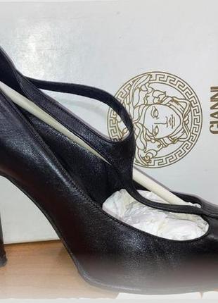 Взуття versace 38 1/2 розмір на високих підборах вузький модний ніс