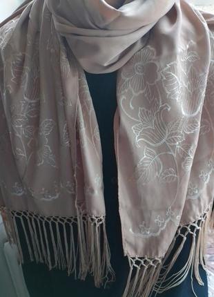 Шарф с вышивкой