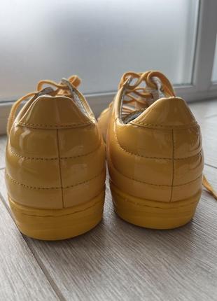 Яскраво жовті кеди зі шкіри лакований носок gino rossi3 фото