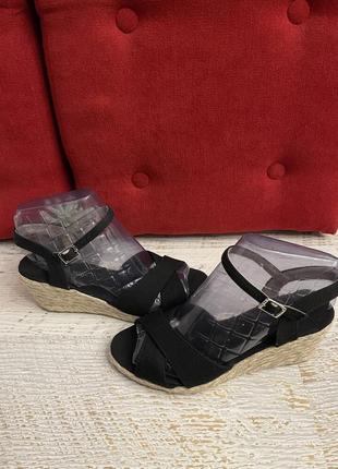 Фирменные босоножки about you 39р.