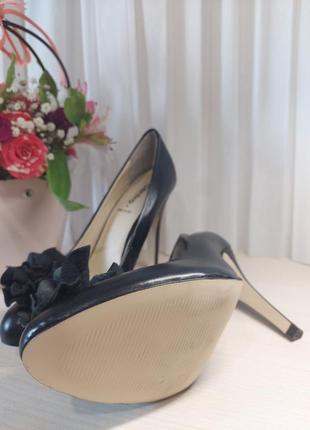 Черные туфли кожаные 39.5 г. с цветком3 фото