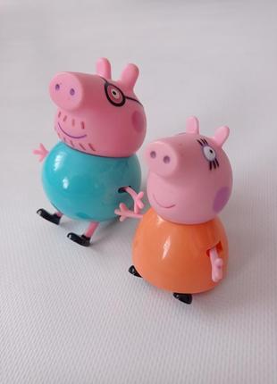 Сім'я свинки пеппи. мама та тато свинів.