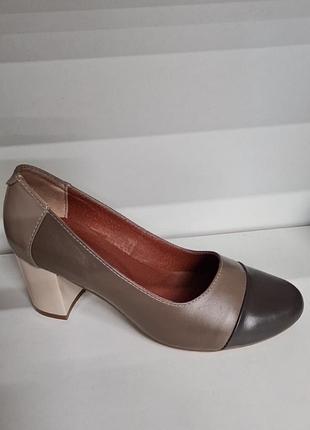 Кожаные туфли.