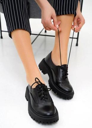 Черные кожаные туфли на шнурке