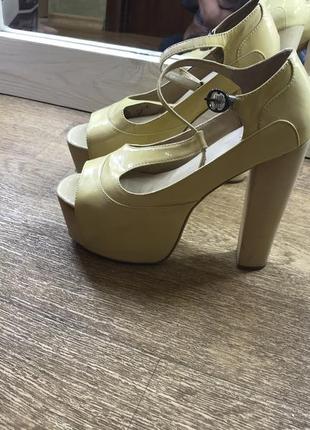 Босоніжки шкіра