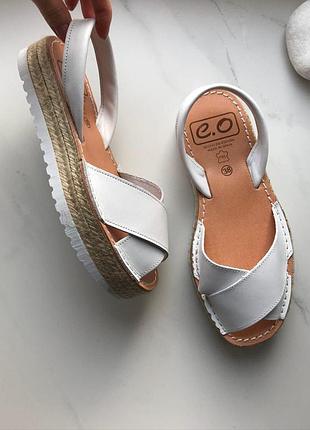 Брендові шкіряні босоніжки на танкетці іспанія