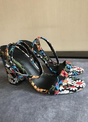 😍неймовірно красиві босоніжки від asos 40-41 розміру