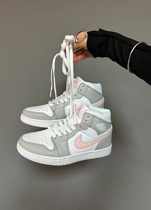 Демисезонное кожаное розовое кроссовки nike air jordan retro 1 розовые женские кроссовки найк nike jordan