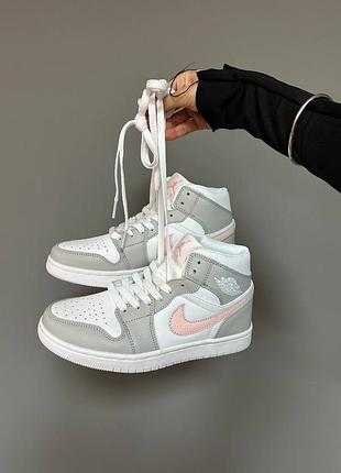 Демисезонные кожаные розовые кроссовки nike air jordan retro 1 рожеві жіночі кросівки найк nike jordan