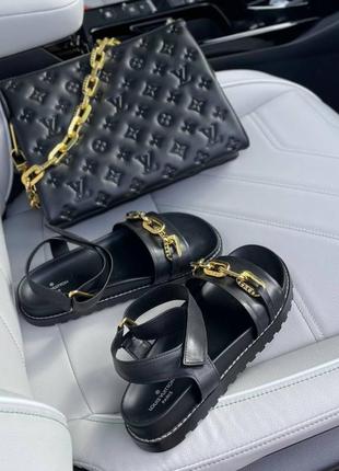 Комплект в стилі louis vuitton босоніжки сумка золоті цепочки чорні