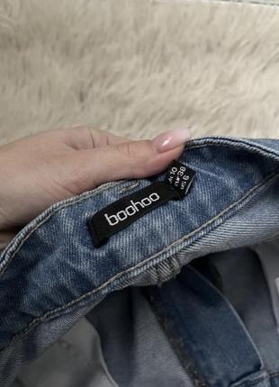 Стильные джинсы мом с разрезами boohoo6 фото