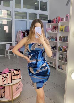 Блакитна сукня без бретель по коліно prettylittlething